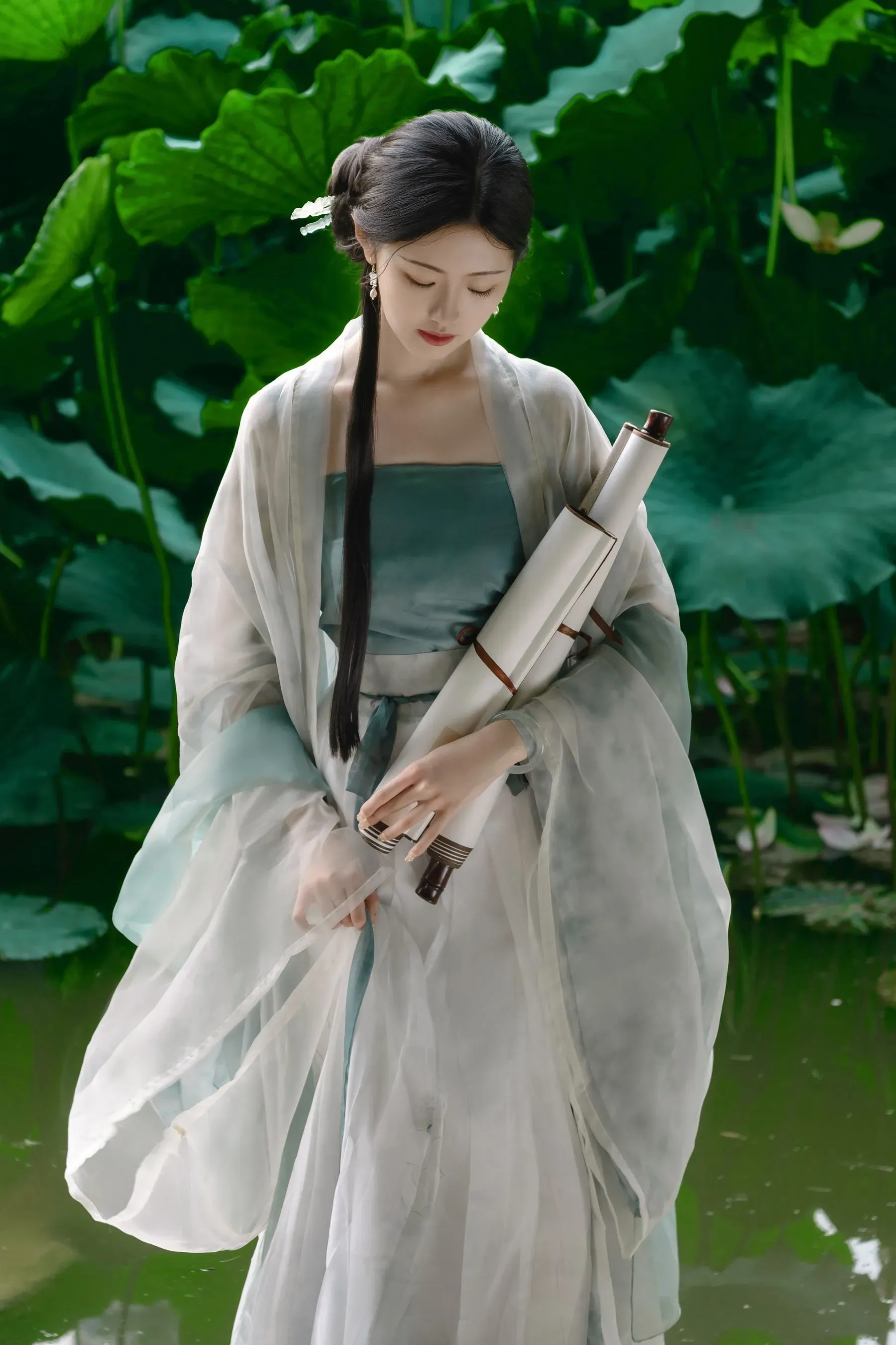 误入藕花深处